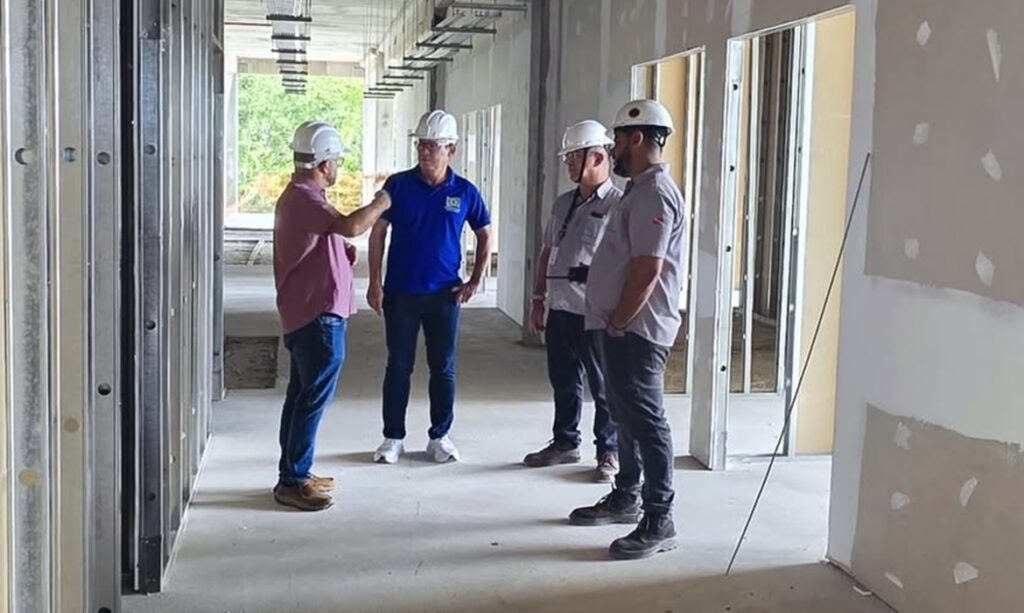 Prefeito Renato Ogawa vistoria obras do novo Hospital Municipal Wandick Gutierrez em Barcarena