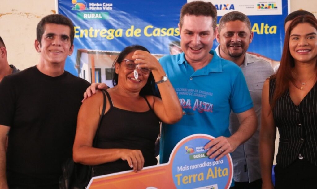 Ministro Jader Filho entrega moradias do Minha Casa Minha Vida Rural no Pará e celebra fim das casas de taipa