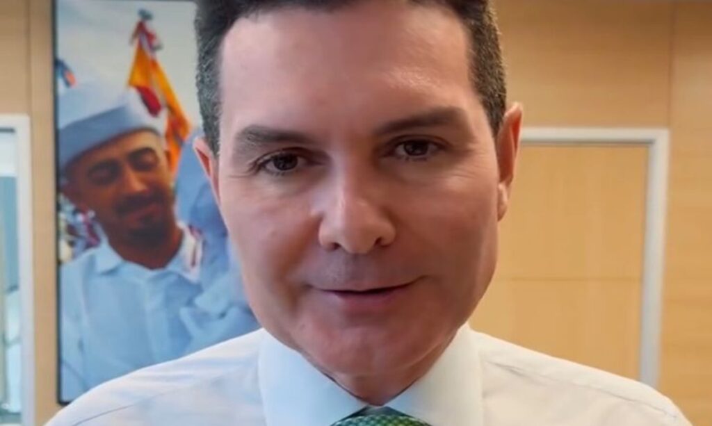 Jader Filho comemora entrega de reformas de banheiros a 480 famílias pelo programa Periferia Viva