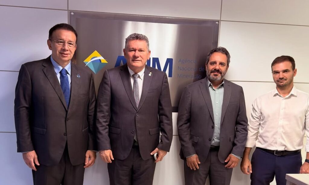José Fernando recebe deputado Keniston Braga para debater fortalecimento do setor mineral