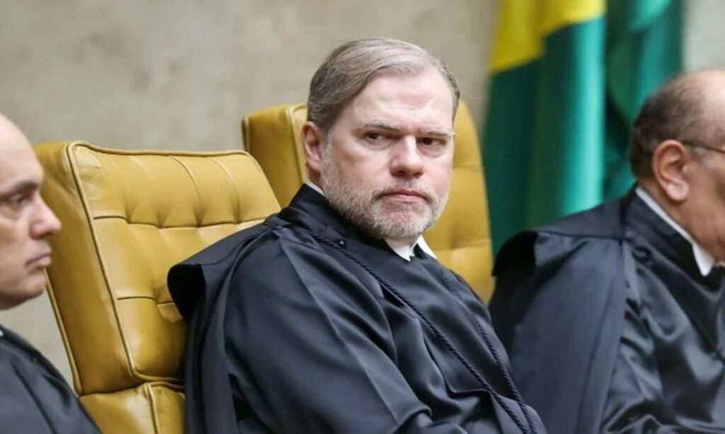 Fachin notifica Toffoli após PF encontrar nome do ministro em celular de dono do Banco Master