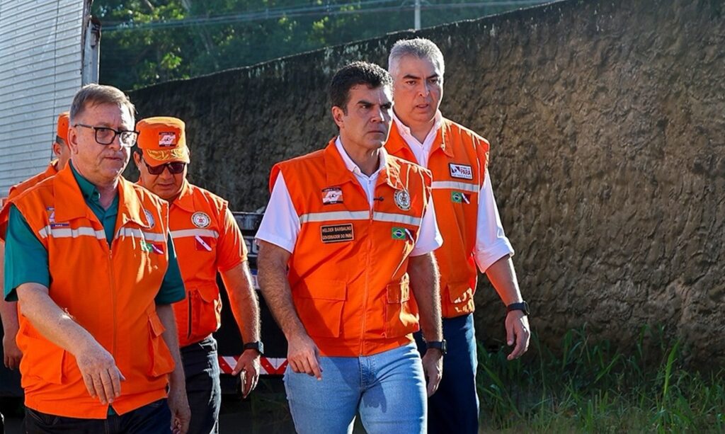 Governador Helder vistoria áreas alagadas em Marituba e reforça apoio a municípios afetados pelas chuvas 3 Governador Helder vistoria áreas alagadas em Marituba e reforça apoio a municípios afetados pelas chuvas