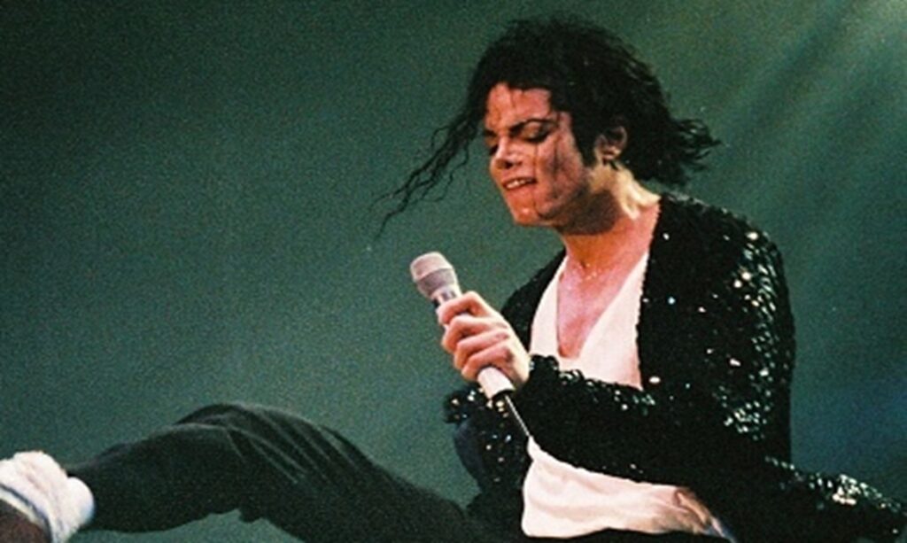 Diretor de documentário gera polêmica ao criticar Michael Jackson
