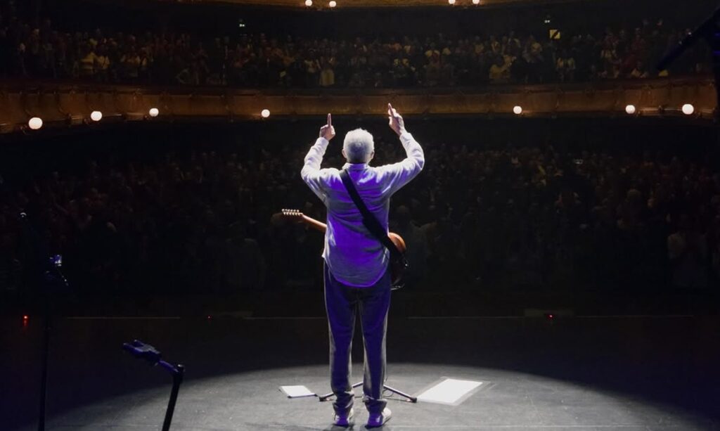 Gilberto Gil diverte fãs com vídeo dançante e celebra sua presença no palco aos 83 anos