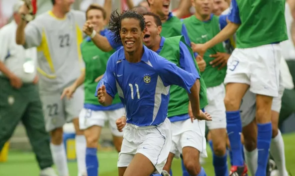Ronaldinho vê Seleção forte para Copa e torce por vaga de Neymar: "Pode ajudar muito"