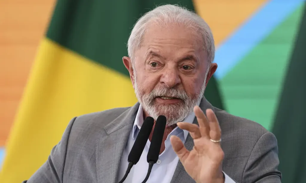 Lula sanciona lei que garante folga para exames e altera a CLT 1 Lula sanciona lei que garante folga para exames e altera a CLT