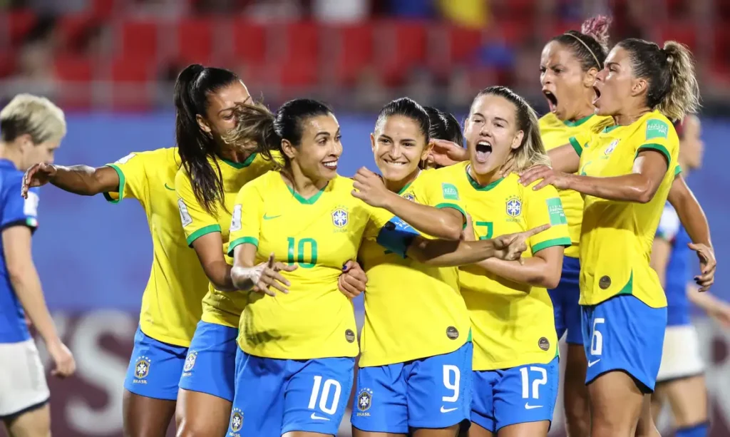 Senado aprova lei da Copa Feminina 2027 com prêmio de R$ 500 mil para pioneiras do futebol; texto vai à sanção