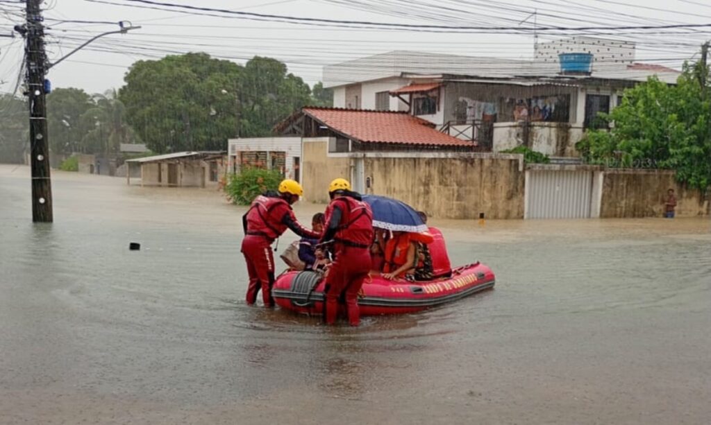 Chuvas intensas colocam cidades em emergência em Pernambuco
