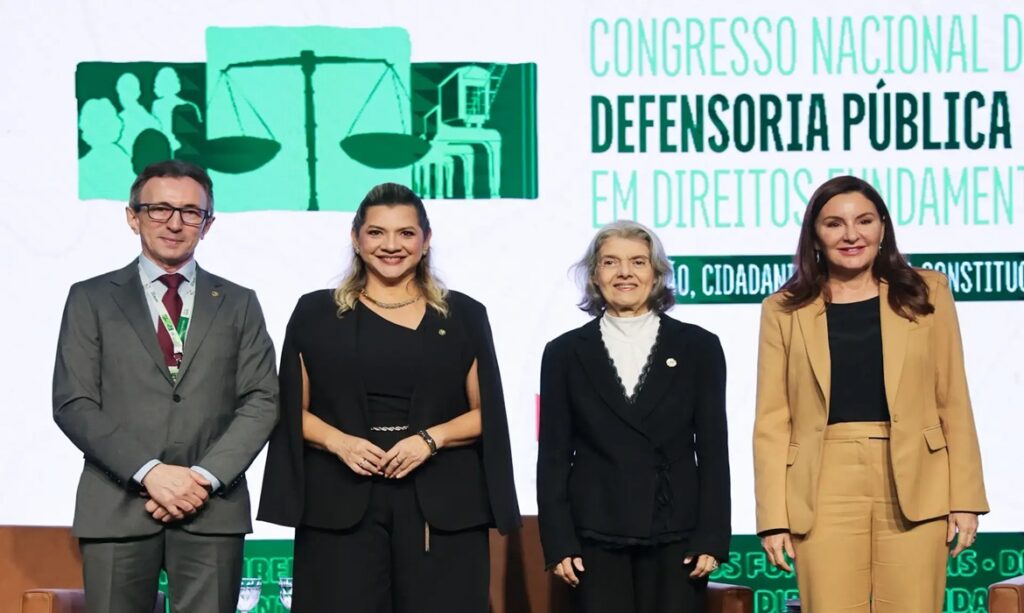 Ministra Cármen Lúcia participa de congresso da Defensoria em Belém