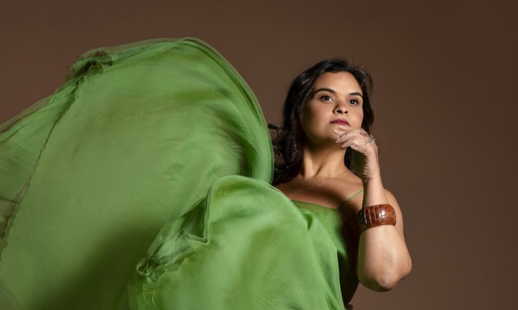 Nayara Guedes lança single "Círios" com feat de Vital Lima e produção de Mestre Manoel Cordeiro nas plataformas digitais