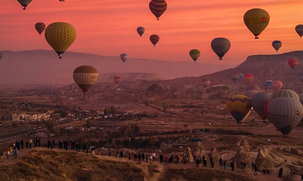 Capadócia encanta turistas e se consolida como capital mundial do balonismo