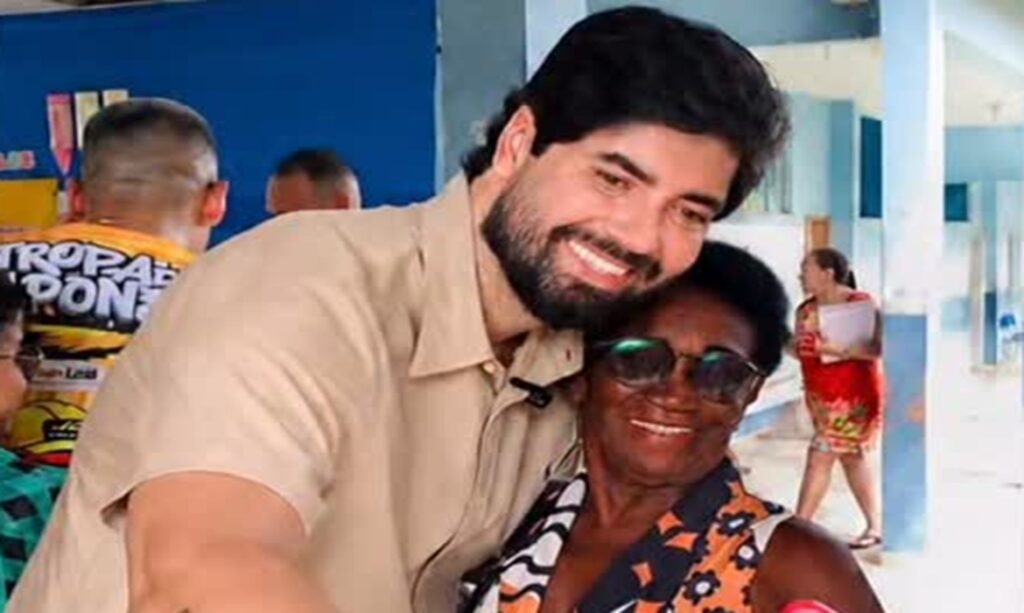 Adriano Coelho destaca trajetória política ao comentar aniversário do Spotify