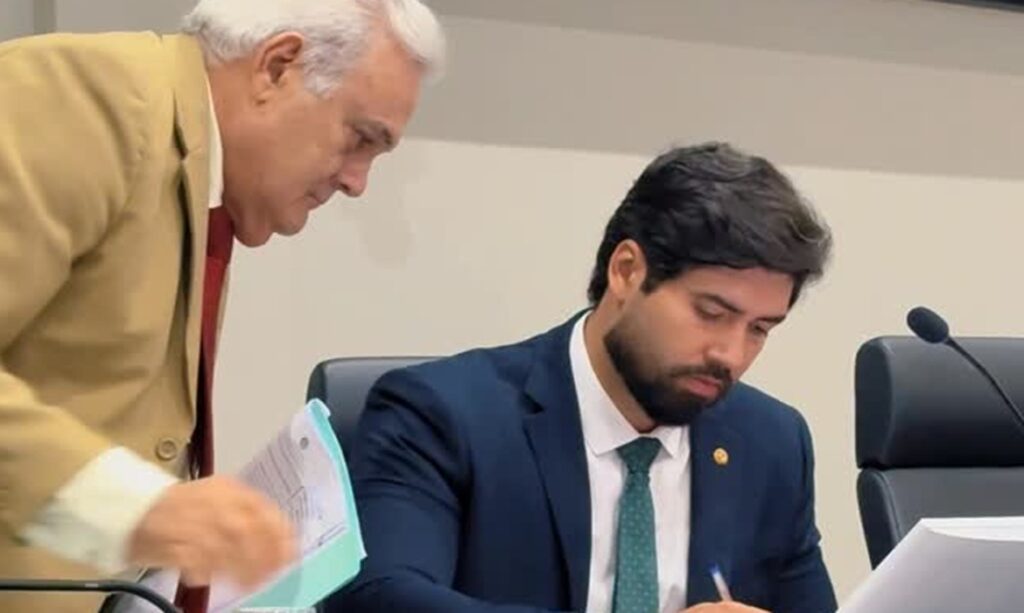 Deputado Adriano Coelho destaca trabalho legislativo na Alepa