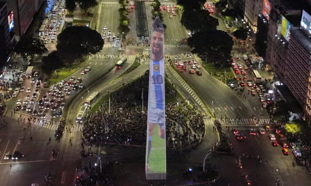 Mais de 200 mil pessoas celebram os 90 anos do Obelisco de Buenos Aires