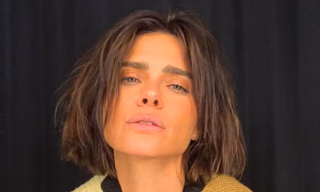 Carolina Dieckmann surge com visual ainda mais curto para viver Diná no filme "A Viagem": "curtindo o meu curtinho" 7 Carolina Dieckmann surge com visual ainda mais curto para viver Diná no filme "A Viagem": "curtindo o meu curtinho"