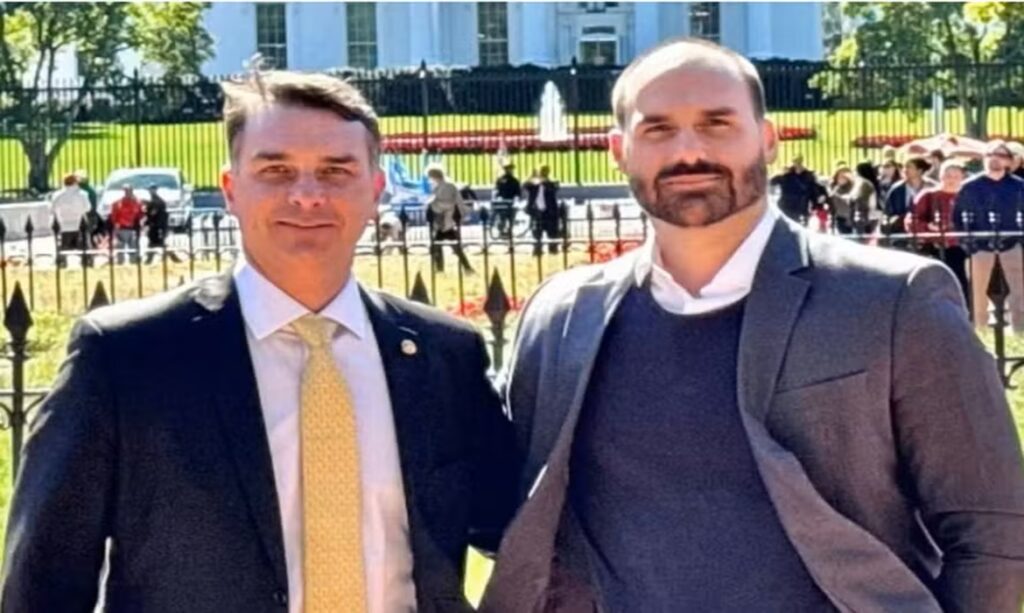 Flávio Bolsonaro se reúne com Eduardo nos EUA antes de encontro com Trump 1 Flávio Bolsonaro se reúne com Eduardo nos EUA antes de encontro com Trump