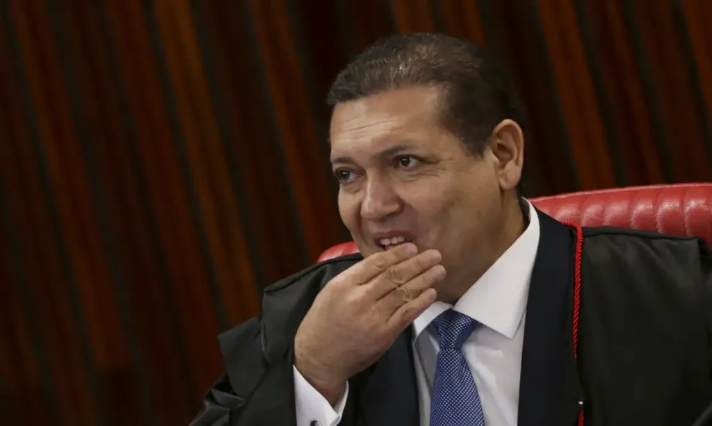 Nunes Marques assume presidência do TSE com foco no combate à IA nas Eleições de 2026