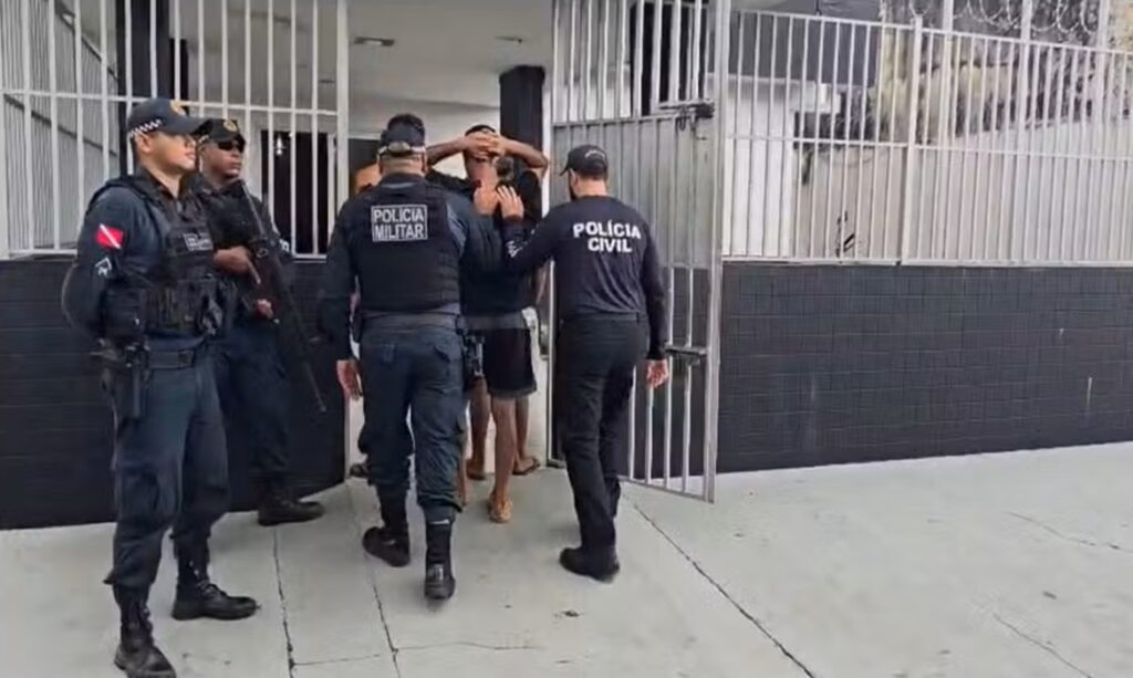 Homem é preso e adolescente apreendido por assaltos em Oeiras do Pará