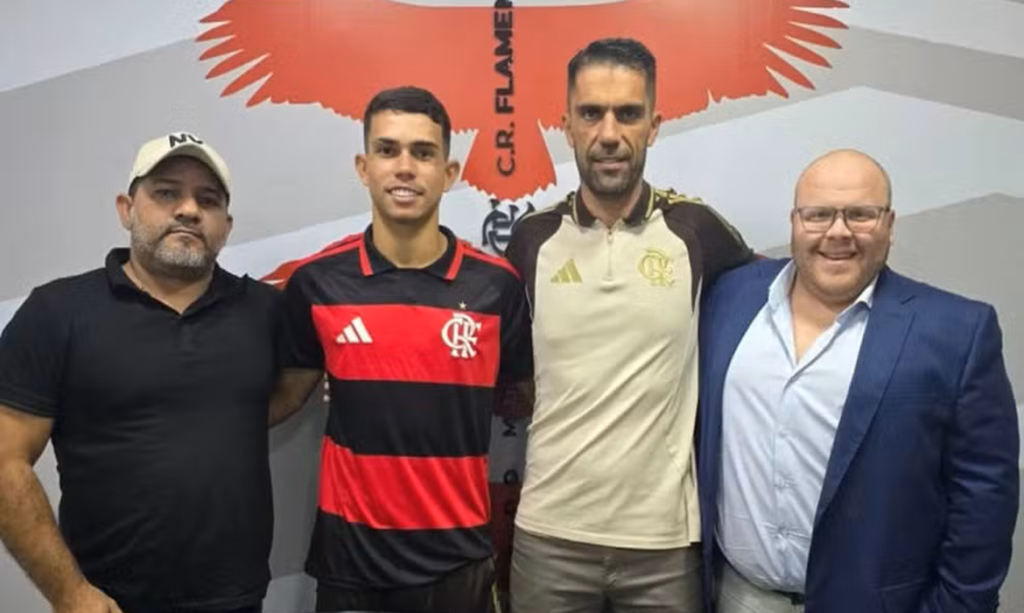 Paysandu registra empréstimo de Pedro Henrique, vendido ao Flamengo, e jovem volante segue na Curuzu 1 Paysandu registra empréstimo de Pedro Henrique, vendido ao Flamengo, e jovem volante segue na Curuzu