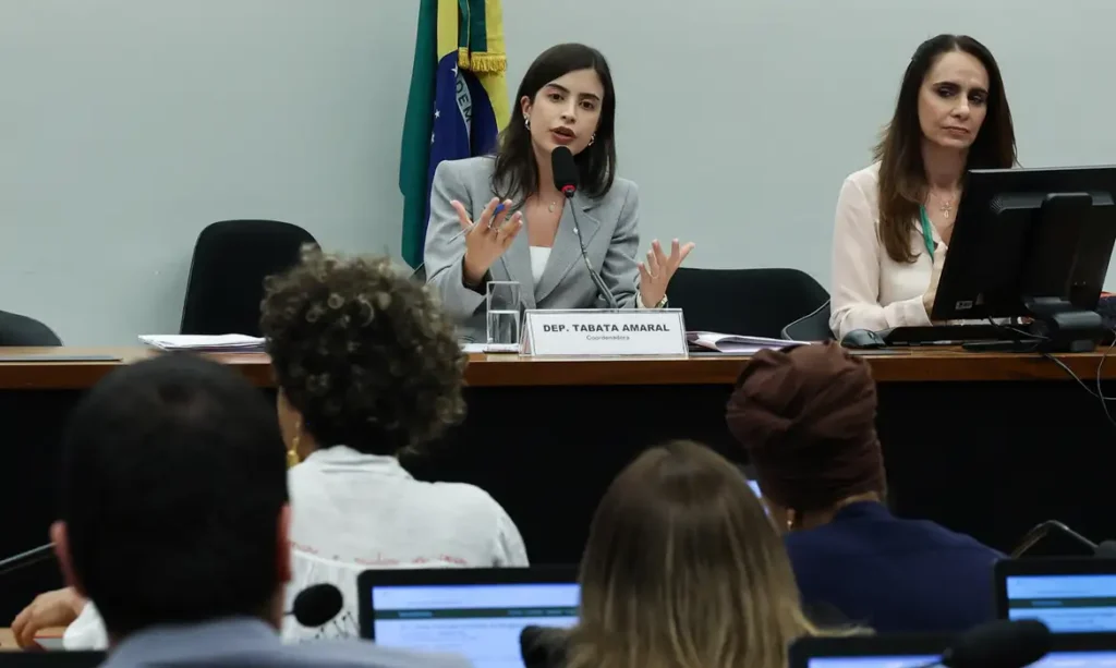 Grupo de trabalho na Câmara aprova projeto que criminaliza a misoginia