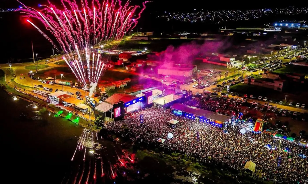Festival “Vem Louvar Pará” reúne mais de 50 mil pessoas em Parauapebas com shows gospel 1 Festival “Vem Louvar Pará” reúne mais de 50 mil pessoas em Parauapebas com shows gospel