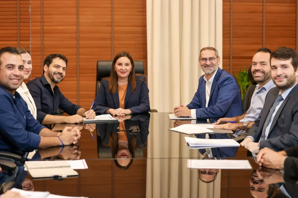 Governadora Hana Ghassan assina convênios para equipar hospitais de Irituia e São Miguel do Guamá