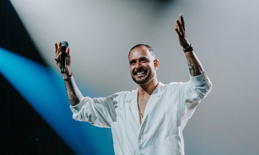 Diogo Nogueira agradece apoio dos fãs após cancelar shows por problema na voz