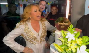 Joelma é surpreendida com festa de aniversário durante turnê e celebra 52 anos em clima de surpresa