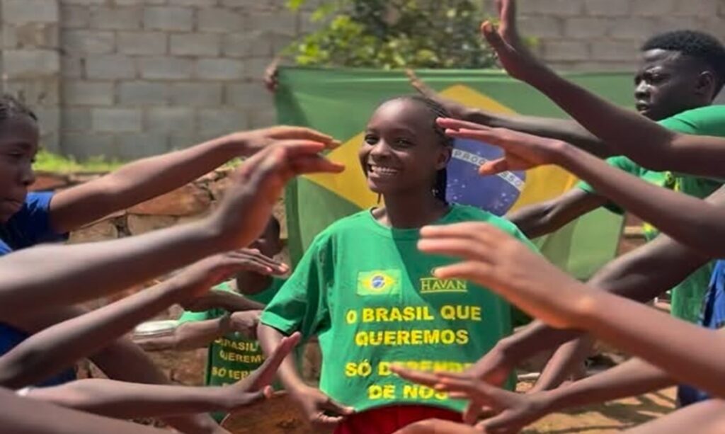 Vídeo de crianças ugandesas em homenagem aos 40 anos da Havan faz sucesso na internet 1 Vídeo de crianças ugandesas em homenagem aos 40 anos da Havan faz sucesso na internet