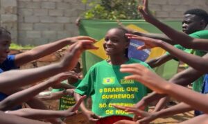 Vídeo de crianças ugandesas em homenagem aos 40 anos da Havan faz sucesso na internet