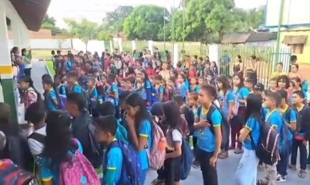 Vídeo resgata tradição escolar de cantar o hino nacional e emociona moradores em Alenquer