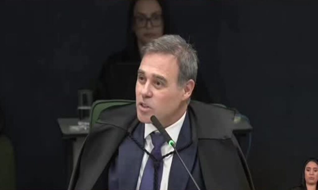 Gilmar Mendes e André Mendonça divergem sobre prisão de pai de Vorcaro e discutem 1 Gilmar Mendes e André Mendonça divergem sobre prisão de pai de Vorcaro e discutem