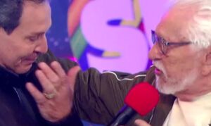 Luís Ricardo se emociona ao receber homenagem de Carlos Alberto