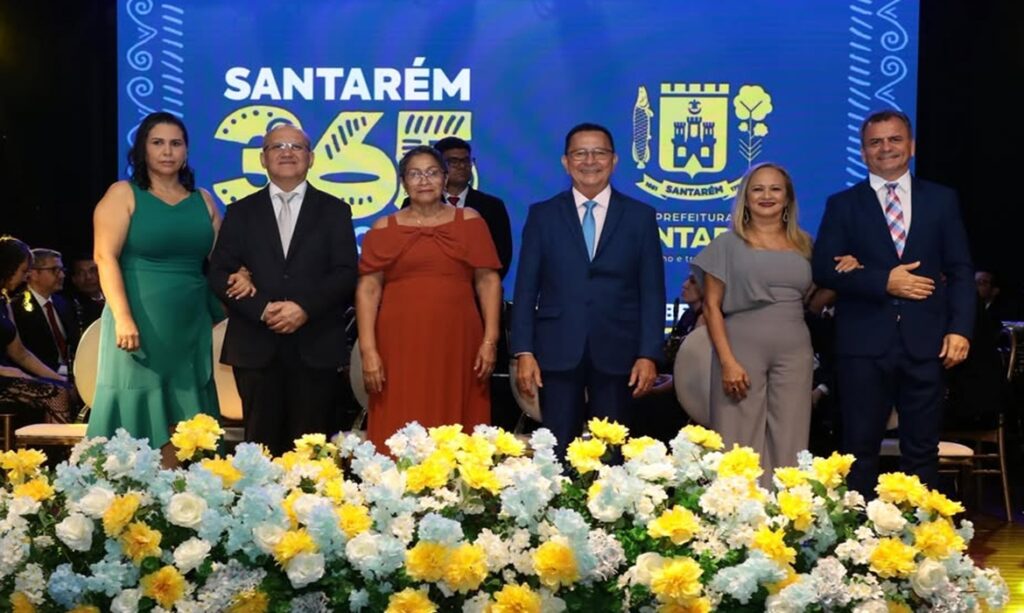 Prefeito Zé Maria Tapajós destaca homenageados durante entrega de medalhas