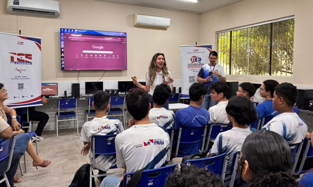 Programa TCE Cidadão leva educação para o controle social a estudantes de escola estadual em Belém