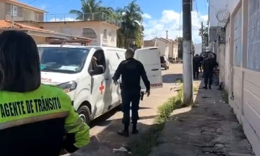 Assaltantes fazem reféns durante roubo a lotérica em Ponta de Pedras 1 Assaltantes fazem reféns durante roubo a lotérica em Ponta de Pedras