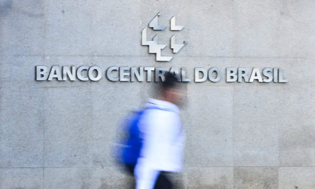 Mercado eleva projeção da inflação para 5,33% e vê Selic em 14% ao ano em 2026