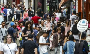 Pobreza cai para 18,4% em 22 regiões metropolitanas, incluindo Belém, menor taxa da série histórica, puxada pelos salários