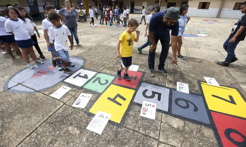 Férias escolares de 2027 coincidirão com Copa Feminina, de 24 de junho a 25 de julho; lei autoriza feriados em jogos do Brasil 1 Férias escolares de 2027 coincidirão com Copa Feminina, de 24 de junho a 25 de julho; lei autoriza feriados em jogos do Brasil