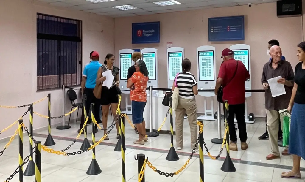 Totens de atendimento agilizam recepção de até 1,5 mil usuários por dia na Poli Metropolitana