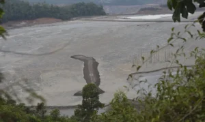 Relatório da ANA aponta 213 barragens em situação crítica no país; mineração lidera com 55 estruturas prioritárias
