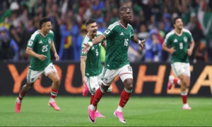 México vence Equador por 2 a 0 e quebra jejum de 40 anos ao avançar às oitavas da Copa