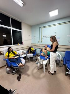 Voluntários entregam kits de higiene e mensagens de acolhimento a pacientes do Hospital Ophir Loyola