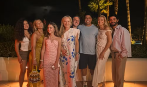 Angélica reúne família e amigos em álbum de férias em Ibiza