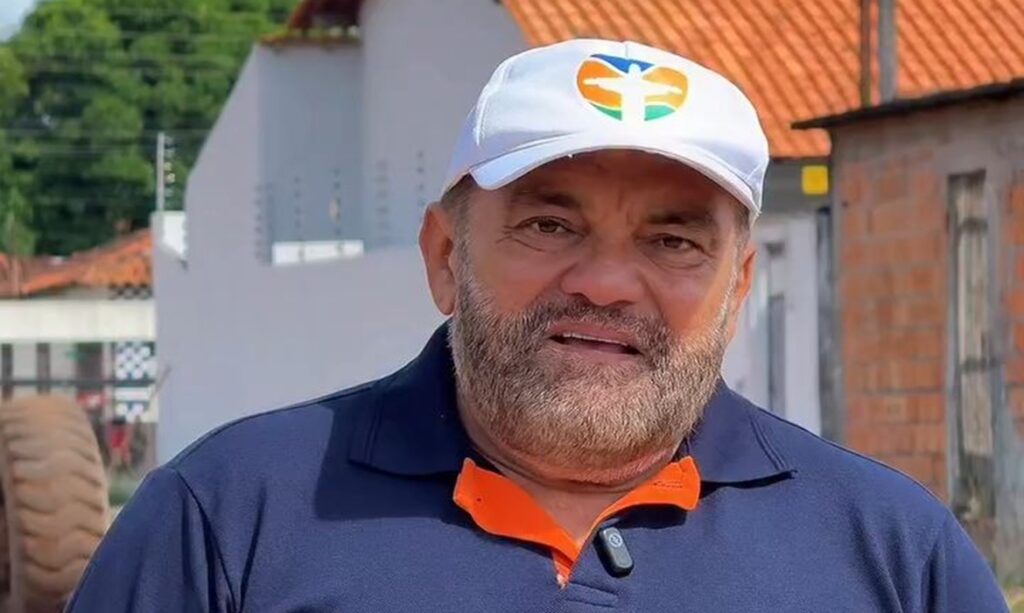 Prefeito Hélio Leite acompanha avanço da pavimentação no Novo Estrela, em Castanhal