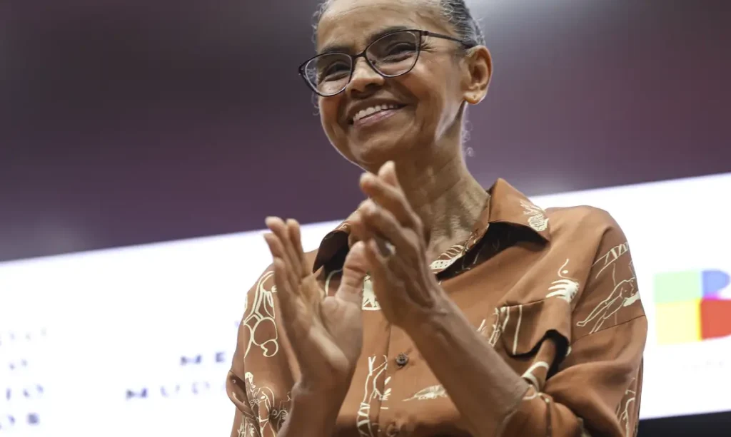 Marina Silva recebe Legião de Honra da França por atuação em defesa do meio ambiente