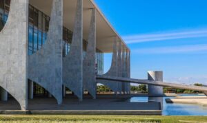 Entenda a Lei de Reciprocidade, que o Brasil pode acionar contra os EUA após tarifas de 25%; lei prevê contramedidas na mesma proporção