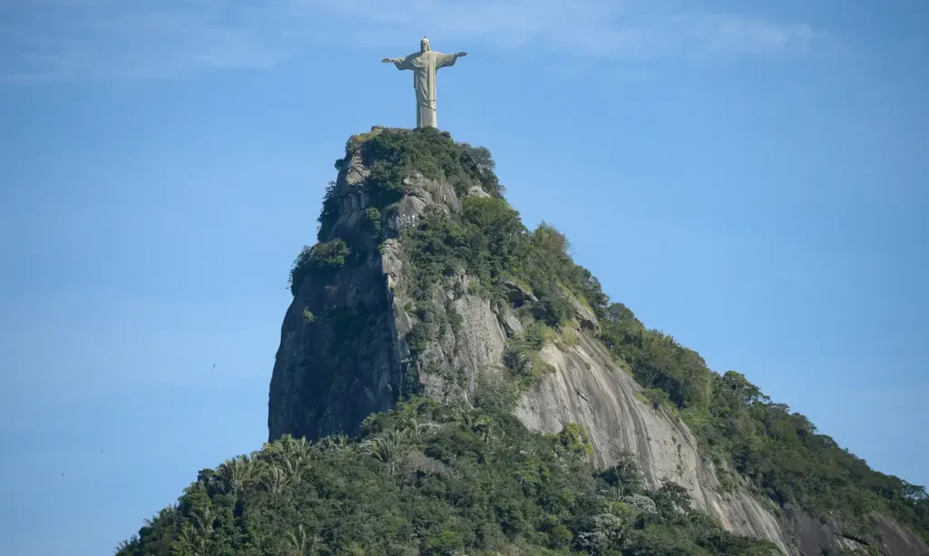 Cristo Redentor terá novas escadas e elevadores inclinados a partir de agosto; obras custam R$ 15 milhões 1 Cristo Redentor terá novas escadas e elevadores inclinados a partir de agosto; obras custam R$ 15 milhões