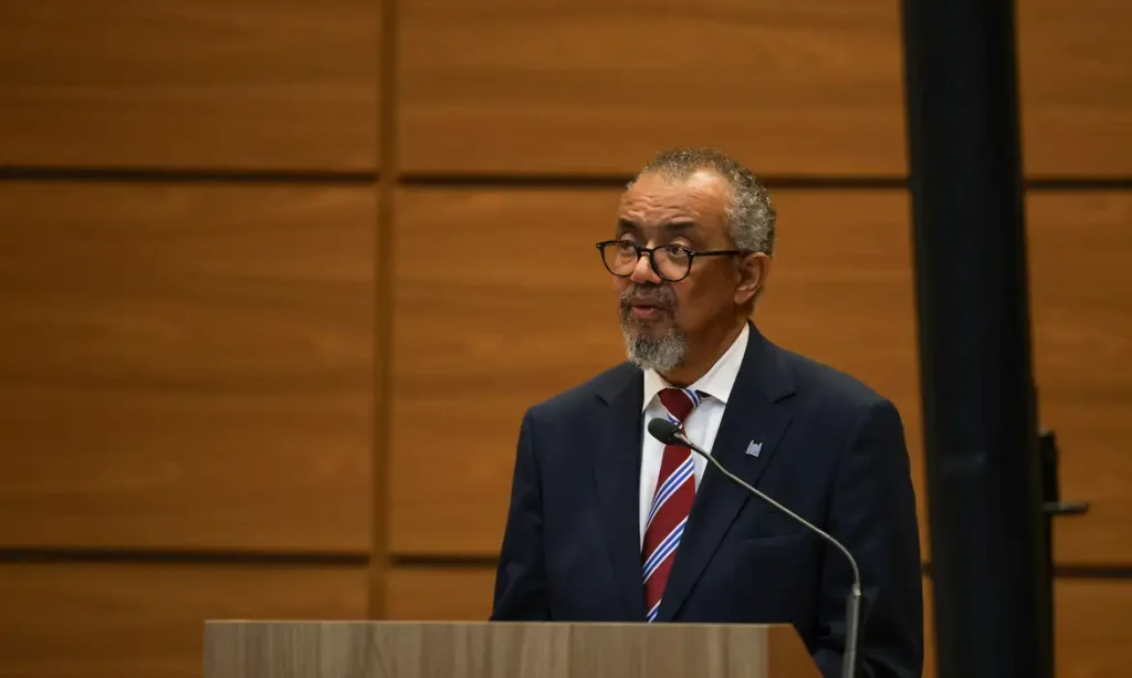 OMS avalia risco de disseminação do ebola como baixo para o mundo; surto na RDC já tem mais de 3 mil casos e 1,4 mil mortes, com contágio também em Uganda