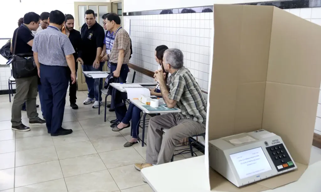 Justiça Eleitoral começa a convocar mesários para as eleições de outubro com cartas detalhando local, função e treinamento